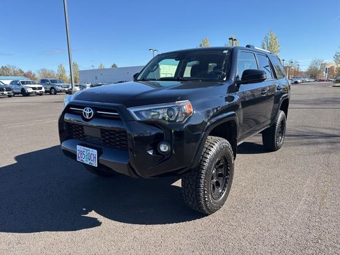 Used 2022 Toyota 4Runner SR5 image 3