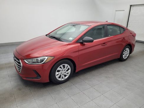 Used 2017 Hyundai Elantra SE w/ Cargo Package image 2