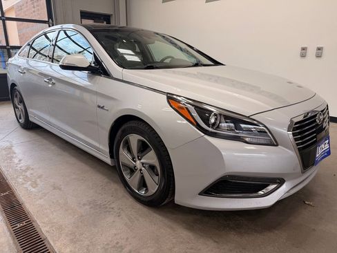 Used 2017 Hyundai Sonata Limited w/ Ultimate Package 02 FWD image 2