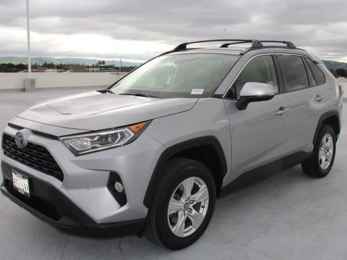 Certified 2021 Toyota RAV4 XLE w/ Convenience Package image 6