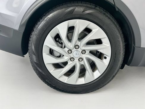 Certified 2025 Land Rover Discovery S AWD/4WD image 32