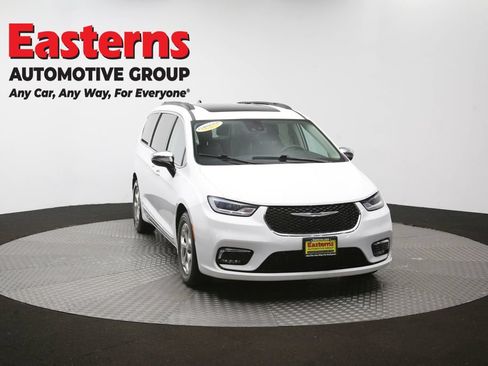 Used 2023 Chrysler Pacifica Limited FWD image 54