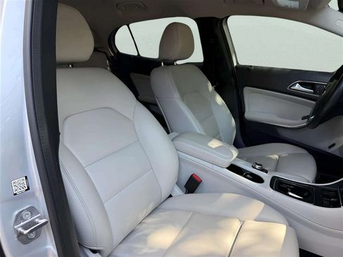 Used 2019 Mercedes-Benz GLA 250 4MATIC image 21