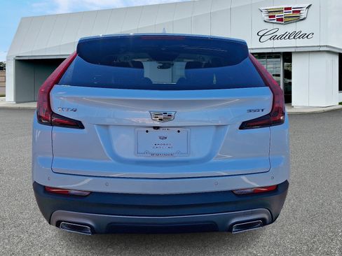 Certified 2021 Cadillac XT4 Premium Luxury w/ Cold Weather Package image 4