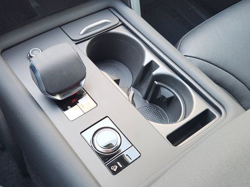 Certified 2025 Land Rover Discovery S image 22