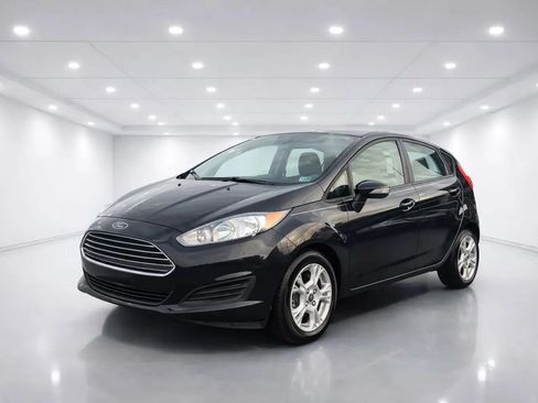 Used 2015 Ford Fiesta SE FWD image 1