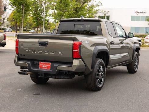 Certified 2025 Toyota Tacoma TRD Off-Road w/ TRD Off Road Upgrade Package AWD/4WD image 5