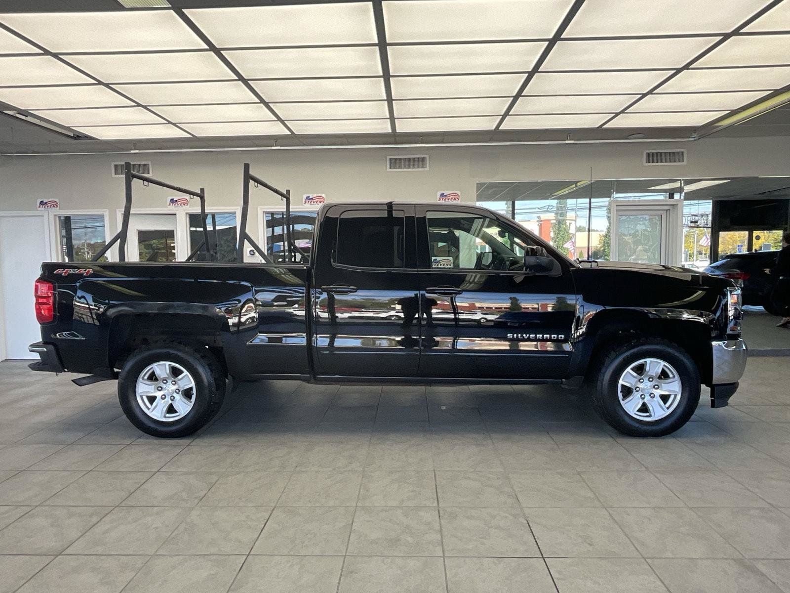 Used 2017 Chevrolet Silverado 1500 LT w/ All Star Edition AWD/4WD image 4