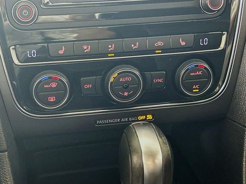 Used 2018 Volkswagen Passat 2.0T R-Line w/ R-Line Lighting Package FWD image 15