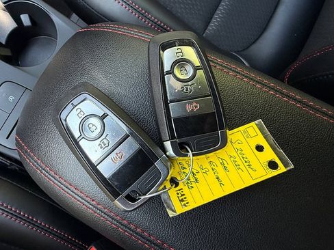 Used 2025 Ford Escape ST-Line AWD/4WD image 25