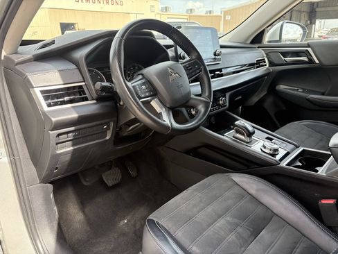 Used 2024 Mitsubishi Outlander AWD image 14
