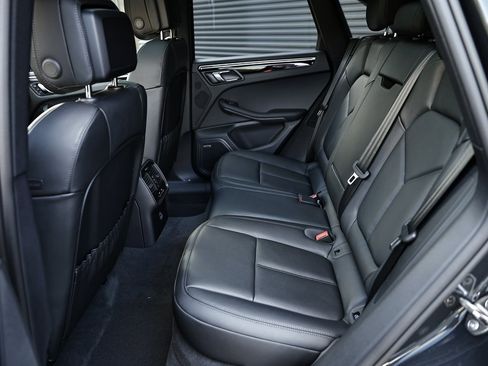New 2026 Porsche Macan image 23