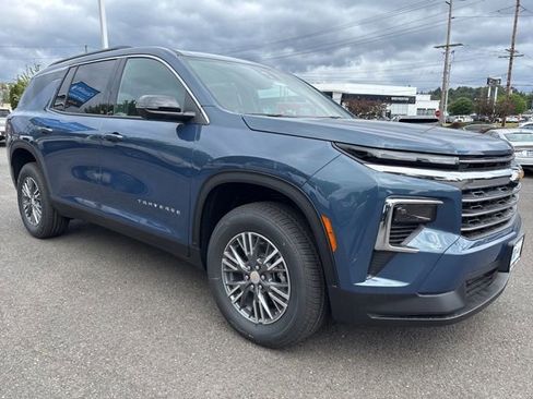 New 2026 Chevrolet Traverse LT w/ Driver Confidence Package AWD/4WD image 7