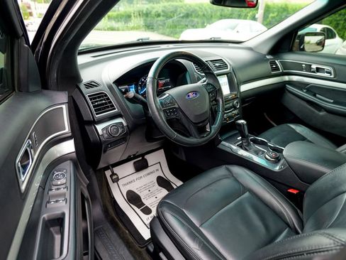Used 2017 Ford Explorer XLT w/ Equipment Group 202A AWD/4WD image 16