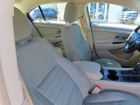 Used 2016 Ford Taurus SE image 31