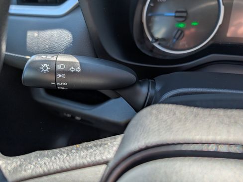 Used 2022 Toyota RAV4 XLE AWD/4WD image 26