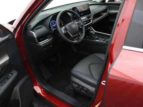 Used 2026 Toyota Grand Highlander AWD image 14