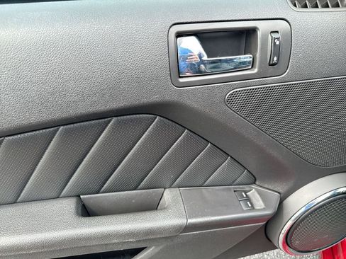 Used 2013 Ford Mustang Premium RWD image 19