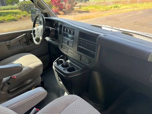 Used 2018 Chevrolet Express 2500 LS w/ Driver Convenience Package RWD image 18