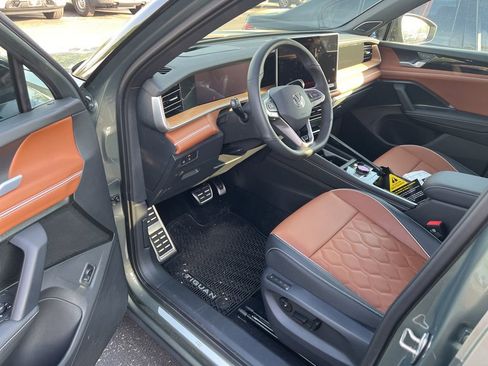 Used 2026 Volkswagen Tiguan SEL R-Line AWD/4WD image 9