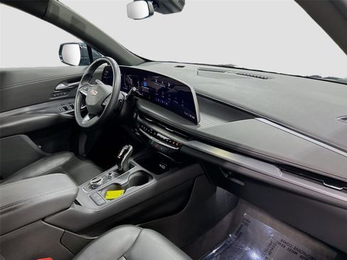 Used 2025 Cadillac XT4 Premium Luxury image 28