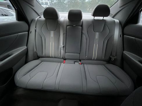 Used 2025 Hyundai Elantra SEL image 39