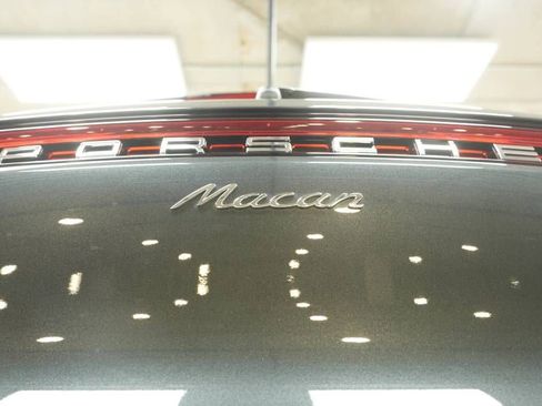 Used 2025 Porsche Macan AWD/4WD image 37
