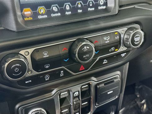 Used 2023 Jeep Wrangler Unlimited Sahara AWD/4WD image 26