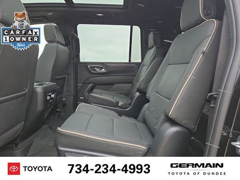 Used 2024 GMC Yukon XL SLT w/ SLT Premium Package image 19
