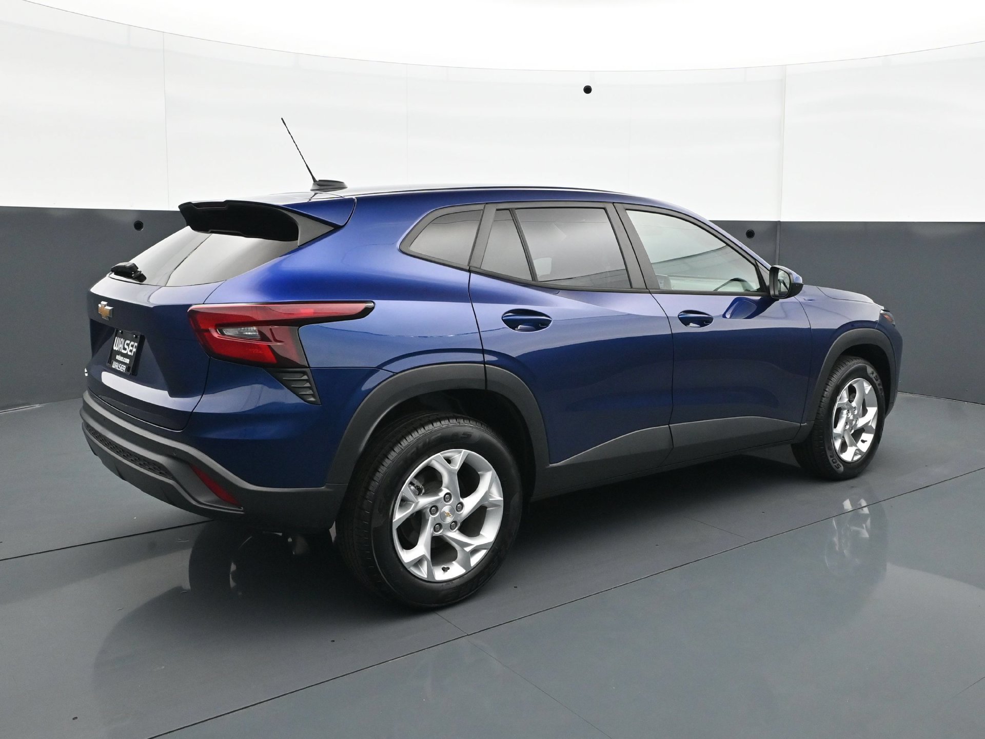 Used 2024 Chevrolet Trax LS w/ LS Convenience Package FWD image 7