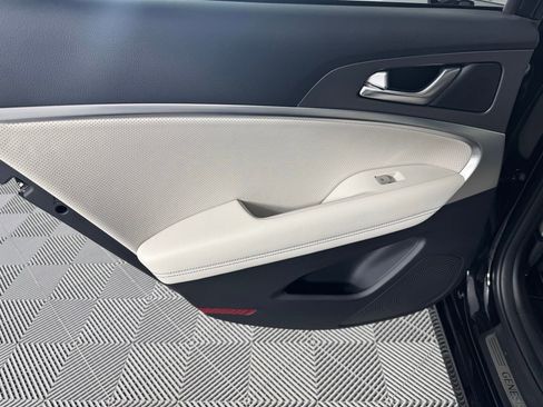 Used 2025 Genesis G70 3.3T Advanced image 25