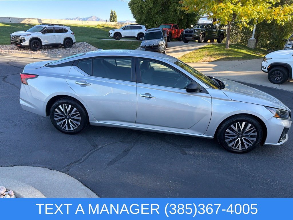 Used 2024 Nissan Altima 2.5 SV FWD image 2