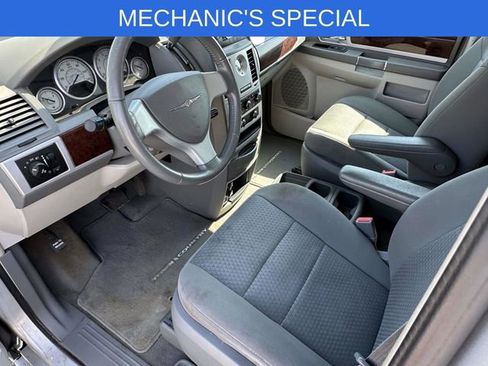 Used 2010 Chrysler Town & Country Touring w/ Heated Seat Group FWD image 13