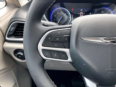 Used 2024 Chrysler Pacifica Touring-L FWD image 24