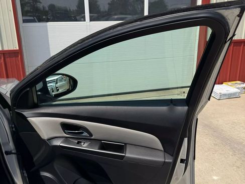 Used 2014 Chevrolet Cruze LT image 17