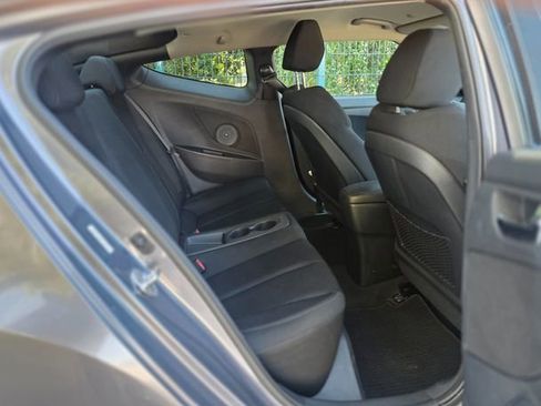 Used 2013 Hyundai Veloster image 41