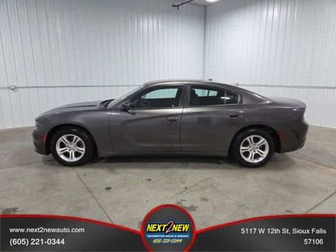 Used 2019 Dodge Charger SXT image 1