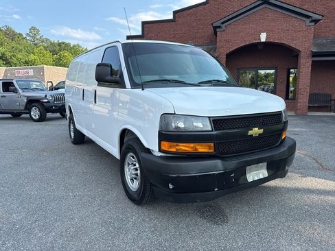 Used 2019 Chevrolet Express 2500 image 12