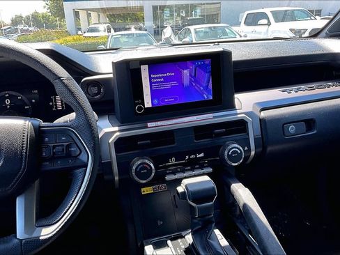 Certified 2025 Toyota Tacoma SR5 w/ SR5 Upgrade Package AWD/4WD image 10