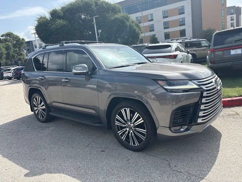 Used 2022 Lexus LX 600 4WD w/ Accessory Package (Z1) image 7