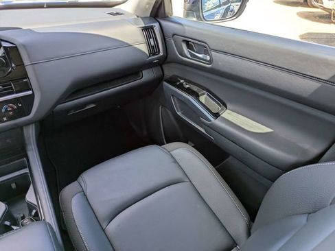 Used 2025 Nissan Pathfinder SL FWD image 20