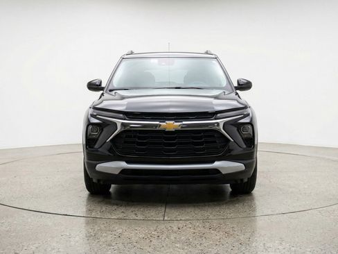 Used 2025 Chevrolet TrailBlazer LT FWD image 2