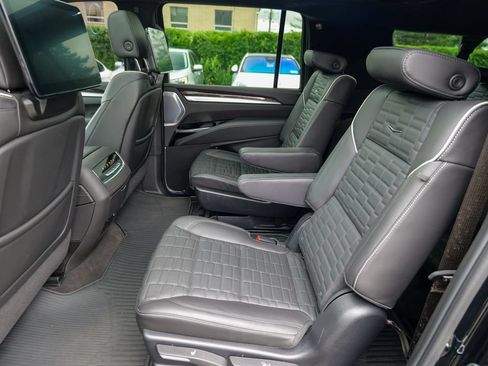 Used 2025 Cadillac Escalade ESV Sport Platinum AWD/4WD image 27