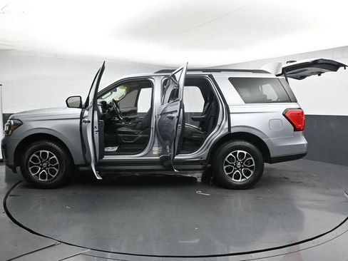 Used 2024 Ford Expedition XLT image 39