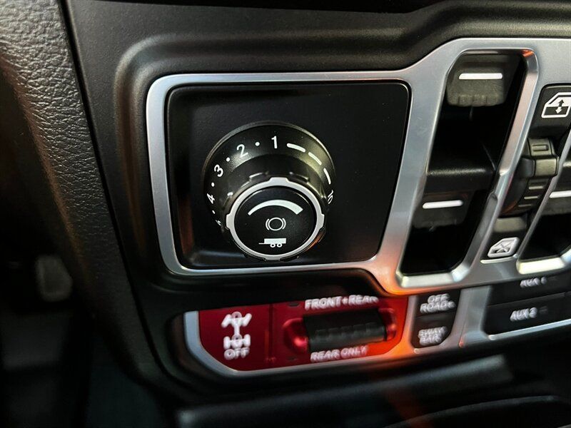 Used 2022 Jeep Gladiator Rubicon w/ Trailer Tow Package AWD/4WD image 35