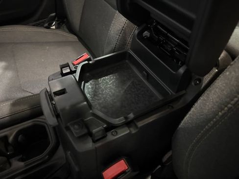 Used 2025 Jeep Wrangler Unlimited Sahara AWD/4WD image 10