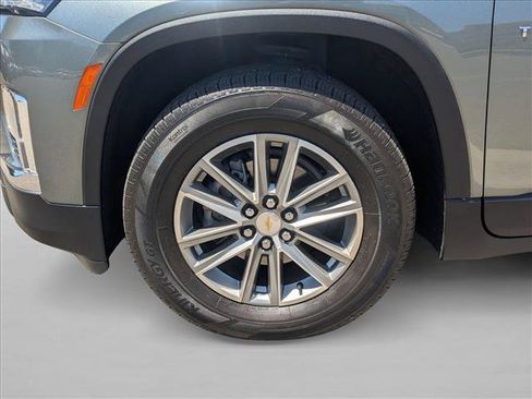 Used 2023 Chevrolet Traverse LT FWD image 25