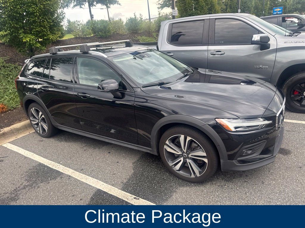 Used 2023 Volvo V60 B5 Cross Country Plus w/ Climate Package AWD/4WD image 3
