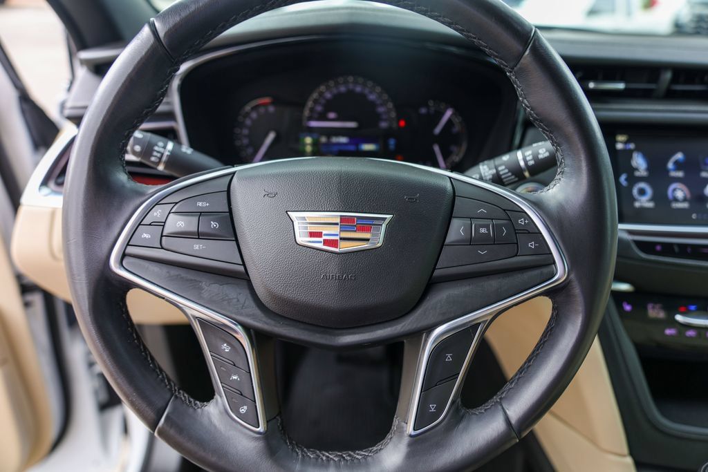Used 2018 Cadillac XT5 Luxury w/ Driver Awareness Package FWD image 12