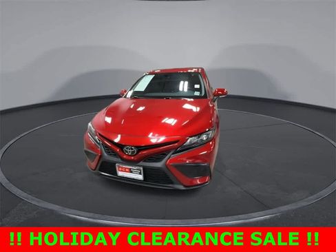 Used 2024 Toyota Camry SE image 3